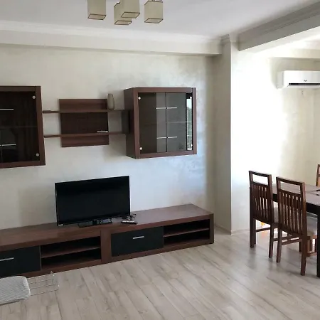 Evelyn Apartment *